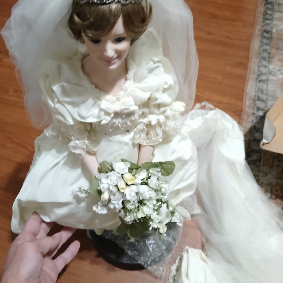 Princess Diana doll - Picture 11 of 14